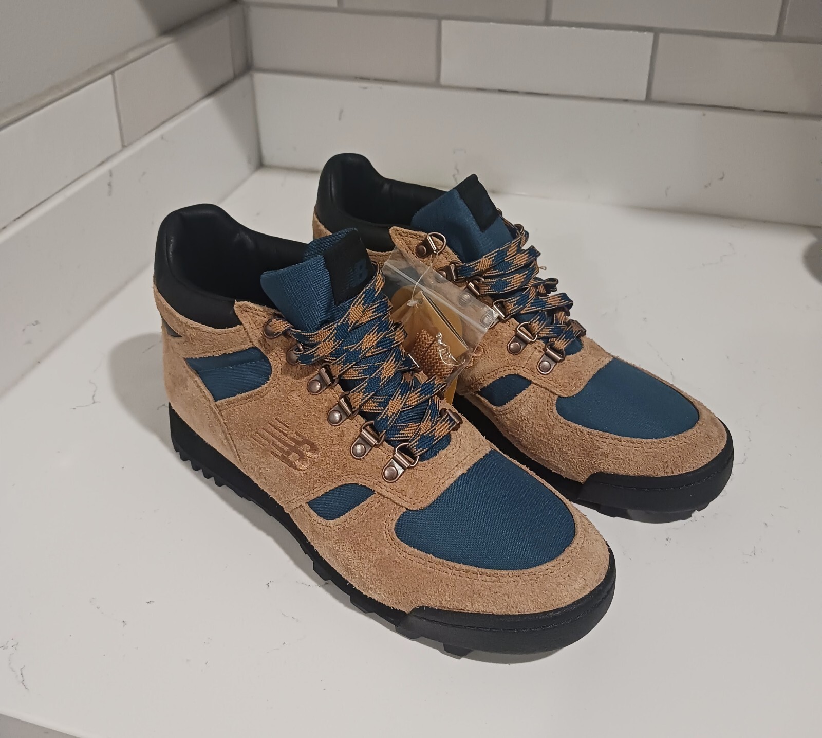 New Balance Urainaa Boots Tan Teal.. Men's Sz 10 NWT