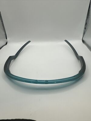 hyde☆ The upper features a seamless gradient, transitioning from