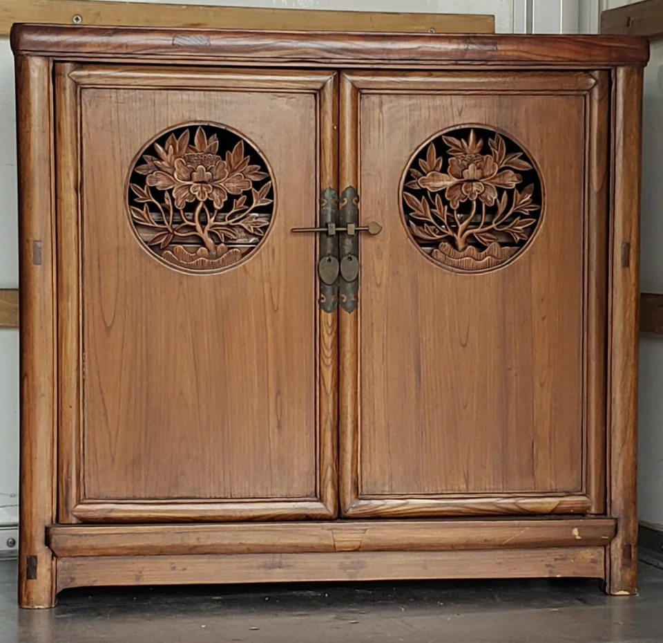 Antiguo gabinete chino barra tallada madera dura bronce puertas bisagras Foto 3 de 3