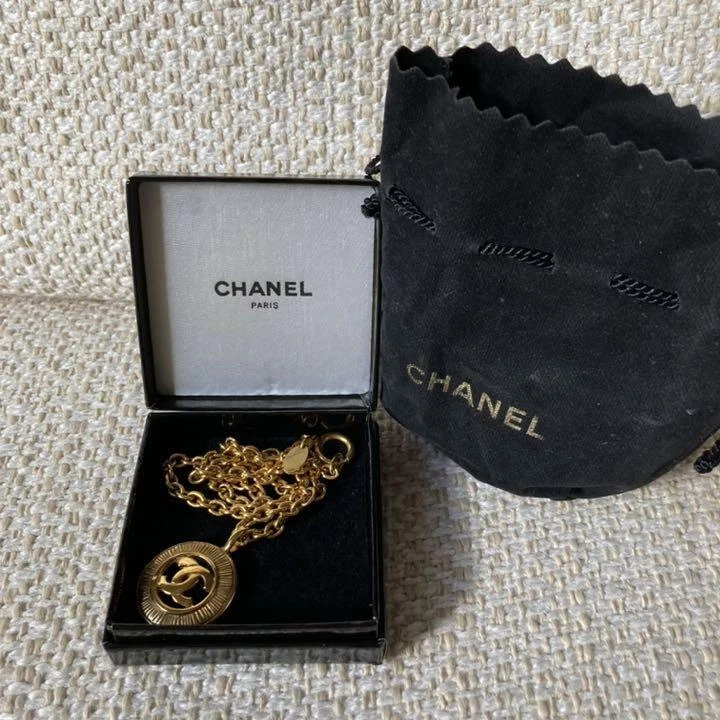 VINTAGE CHANEL Gold-plated necklace