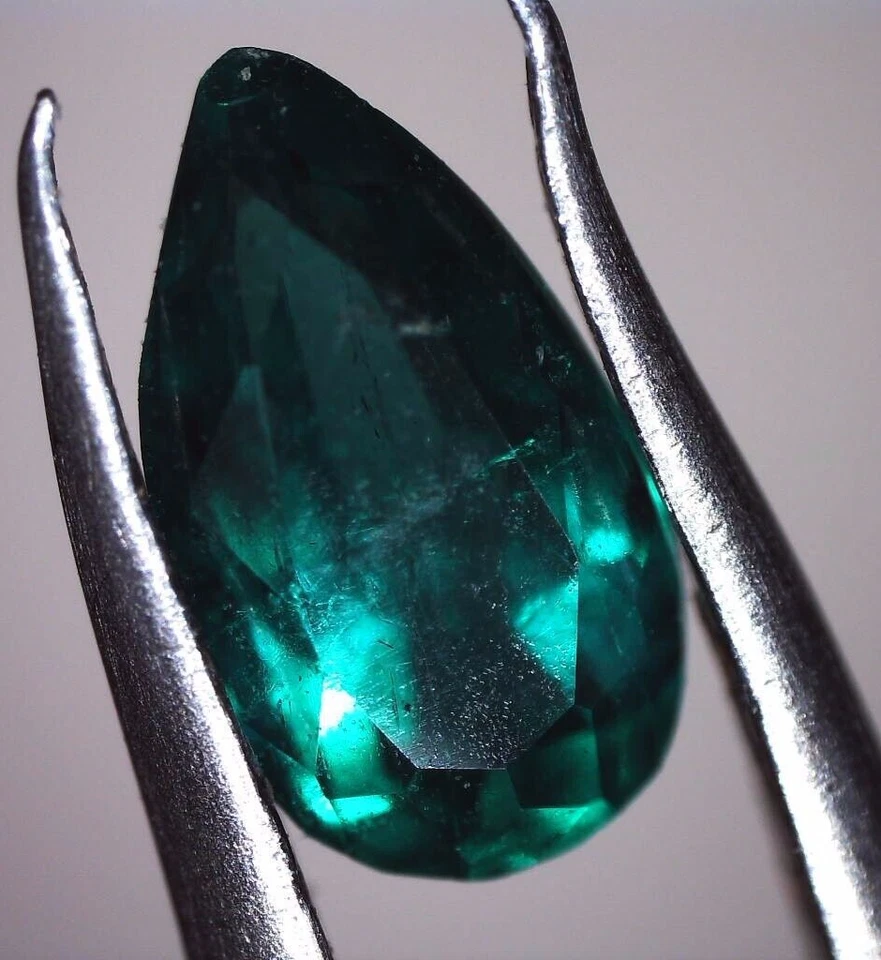 Esmeralda excelente calidad color y tamaño, pera 0,2 quilates, pura bajo aumento... Foto 3 de 4