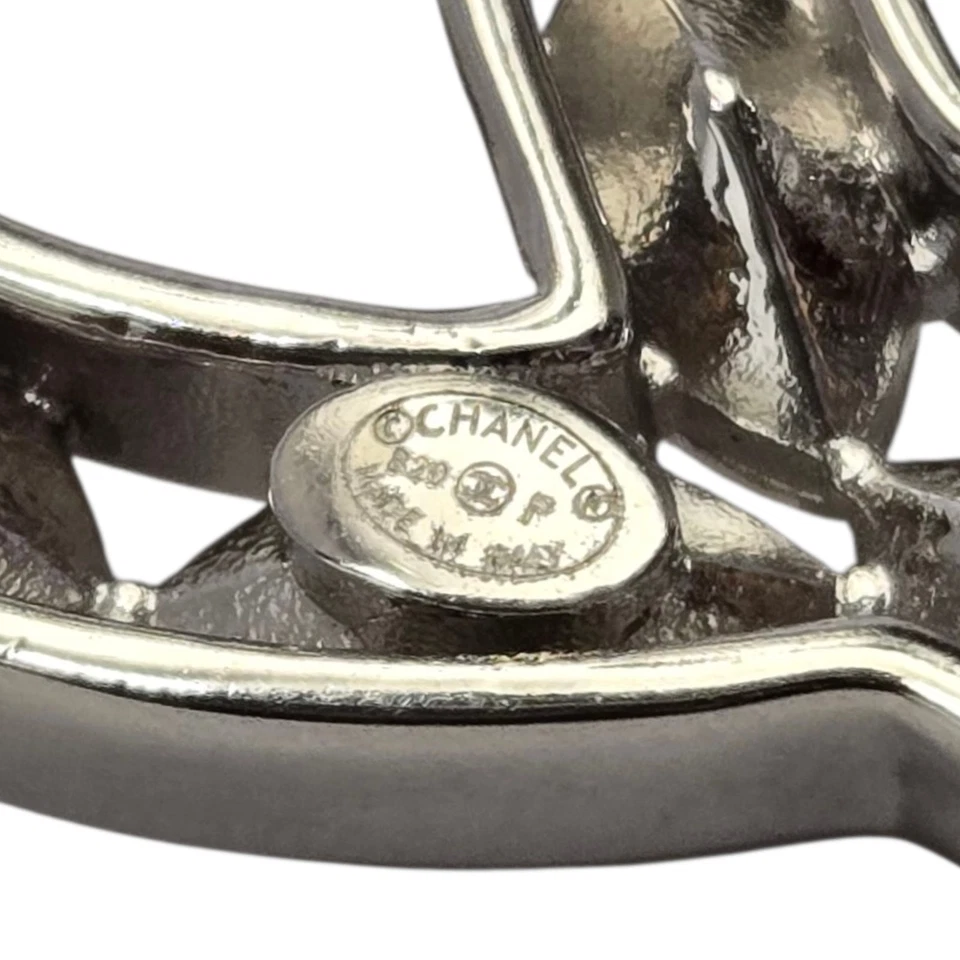 Broche icónico Karl Lagerfeld para Chanel Crystal Starfall CC plateado Foto 4 de 4