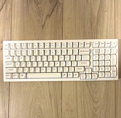 Wireless White Keychron Keyboard Barely Used- Cord included -No box