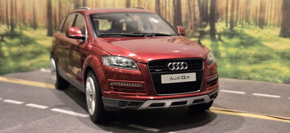 1:18 KYOSHO 2009 AUDI Q7 GARNET RED DIECAST MODEL - Image 2 of 4