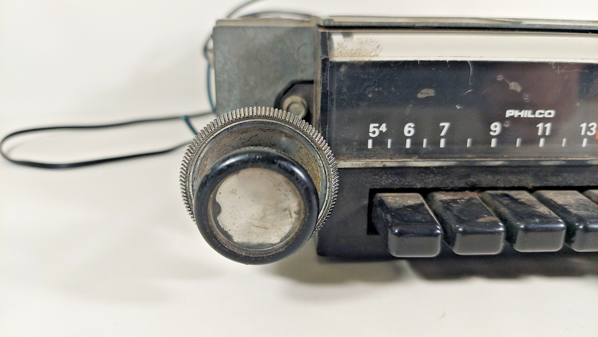 ORIGINAL PHILCO AM RADIO,FORD D2ZA-18806, 1968 FORD MUSTANG