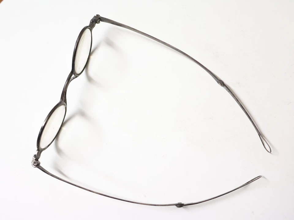 Ancienne paire de Lunettes pliantes en Argent dans Etui cuir XIXème siècle - Photo 4/4