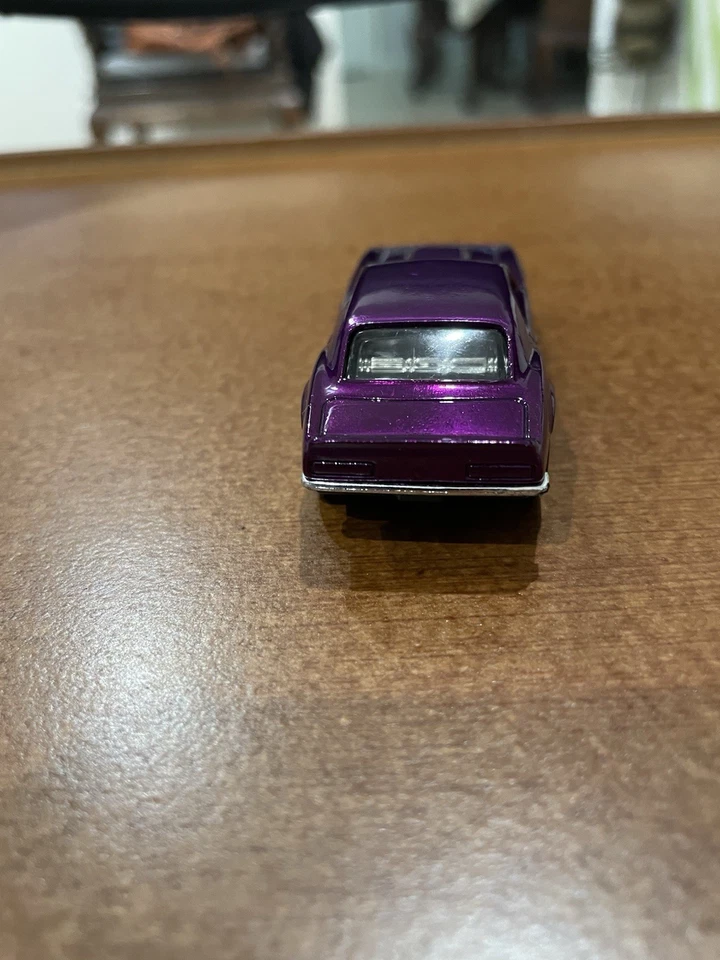 HOT WHEELS 67 CAMARO FACTORY PROTOTIPO COLORE CORSA SPECTRAFLAME VIOLA PILOTI REALI - Immagine 4 di 4