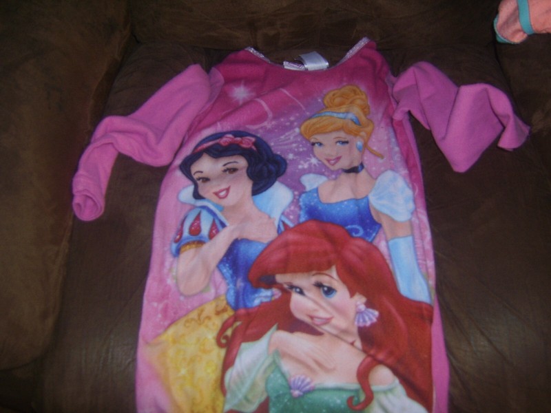 Girl's sleepwear (3 pieces) size small (6-6x)