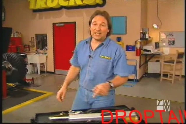 Asistente de elevación portón trasero camioneta pickup eléctrica Droptail en camiones TV Copperhead Foto 2 de 4