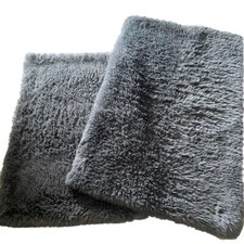 Koolaburra By Ugg 2 Pc Gray Faux Fur Bathroom Rugs 30 x21 , 25 x 37.5 . Fluffy