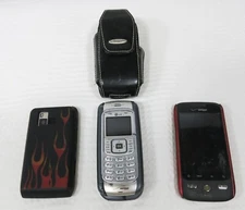 Older model cell phone bundle- Set of 3