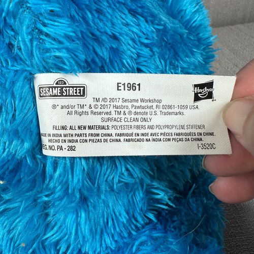 Sesame Street Talking Feed Me Cookie Monster Plush Toy Sings Talks WORKS c VIDEO - Picture 9 of 12