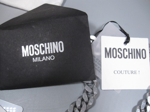 Collar con abrazadera MOSCHINO C Milano Italia Nuevo con etiquetas - Imagen 6 de 8