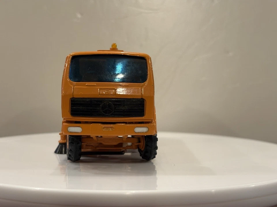 Conrad No. Barredora de calles Mercedes Benz Schorling 3042 1:50 hacer oferta Foto 3 de 4