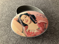 FOSSIL - BLECH METALL DOSE BOX DECKEL - OVAL ( MITTEL ) - MANNEQUIN - GEBRAUCHT