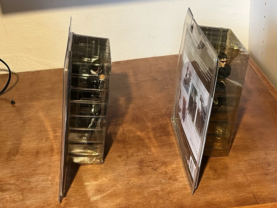 Dos juegos completos de figuras de acción Matrix.  Foto 4 de 4