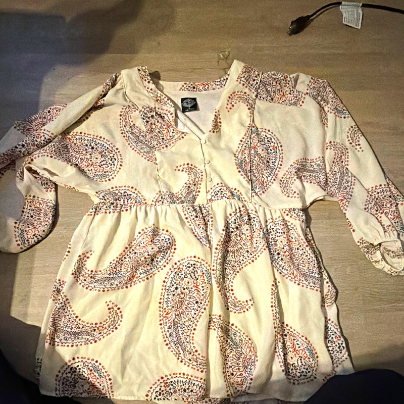 Croft & Barrow Women's S White Paisley V-Neck Long Sleeve Button Blouse