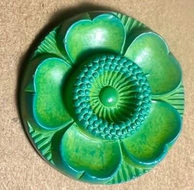 Pretty Green 3D FLOWER Realistic  Plastic Button 1  1/8   Nice Detail