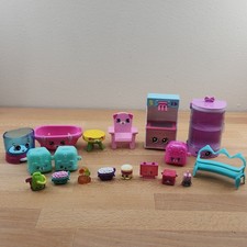 Shopkins Furniture Accessories -18 Pc Lot