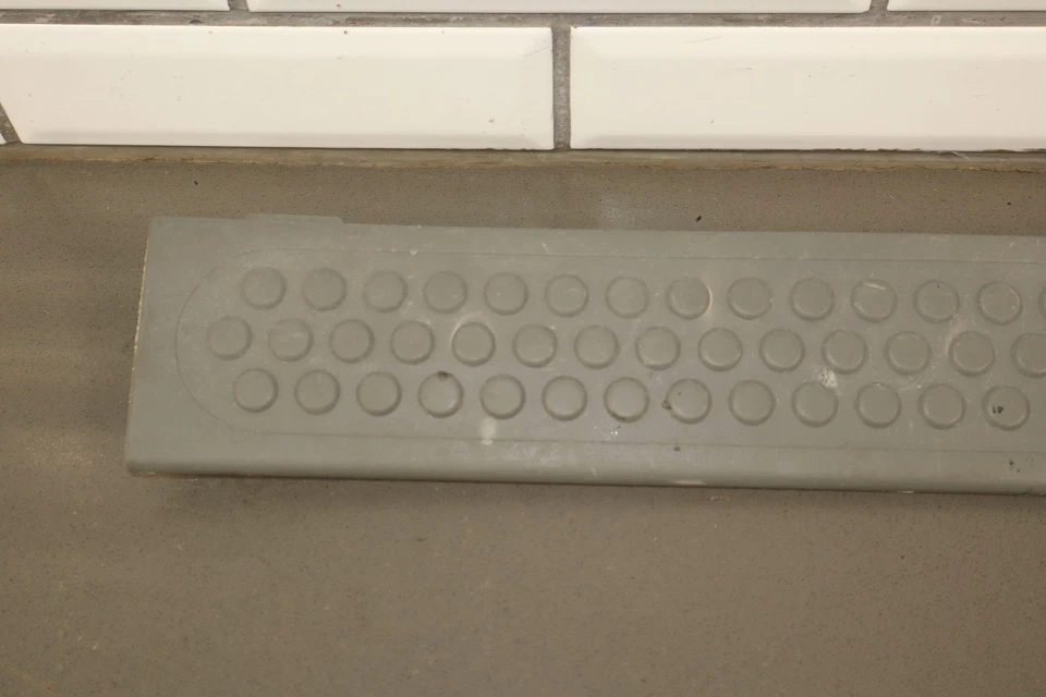 99-04 Ford F350 F250 Crew Cab Sill Plate Set (4) Medium Flint 3E - Image 3 of 4