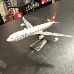 Turkish Airlines Airbus A340 Commercial Airliner Model w/ Stand White/Red