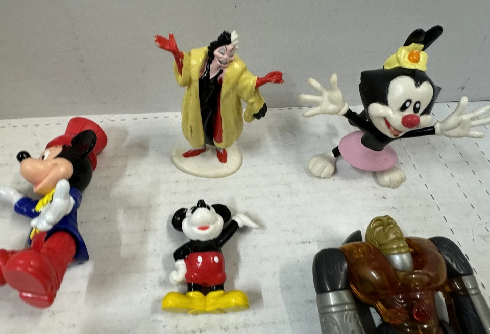 Lote de 7 Figuras de Acción Disney Mickey Mouse Punto Galoob Jawbreaker Optimus Primal Foto 2 de 4