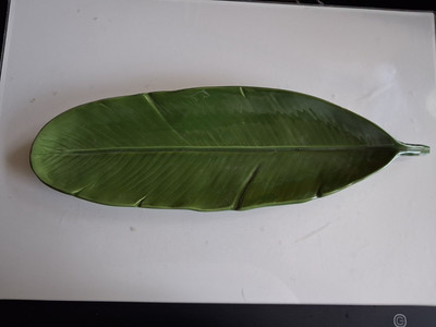 grüne Schale, Form wie ein Bananenblatt, 40 x 12 cm