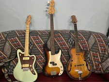 3x electric guitars