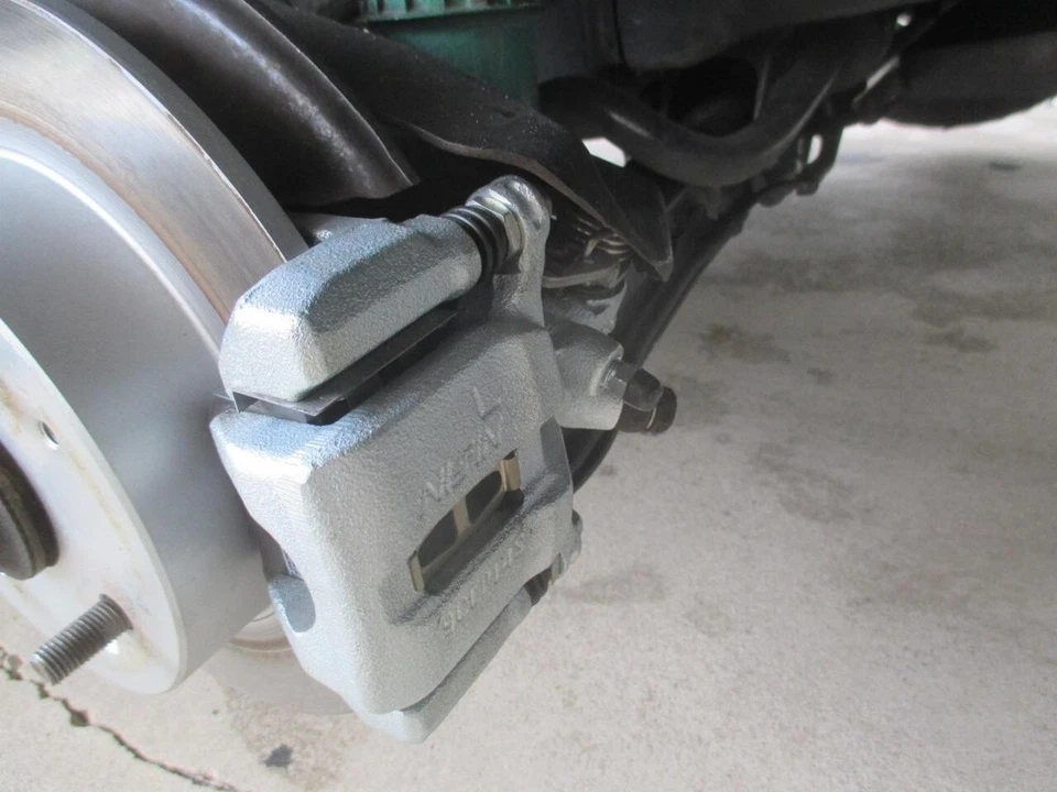 原始设备制造商本田 Civic EK9 Acura Integra DC2 Type-R 后盘式制动卡钳套装正品 — 第 2/4 张图片