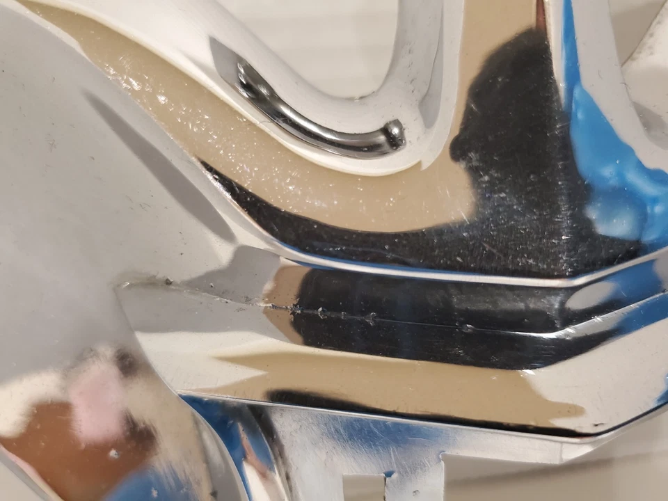 Chrysler Imperial 1955 1956 cabezal parrilla emblema 1599125 muy bonito Foto 3 de 4