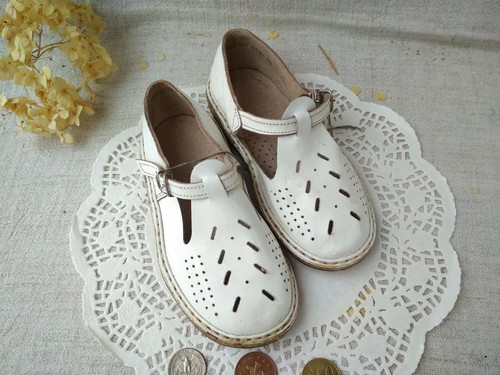 Zapatos para bebé vintage blancos soviéticos de cuero nuevo de lote antiguo sandalias perforadas años 70 URSS - Imagen 2 de 6