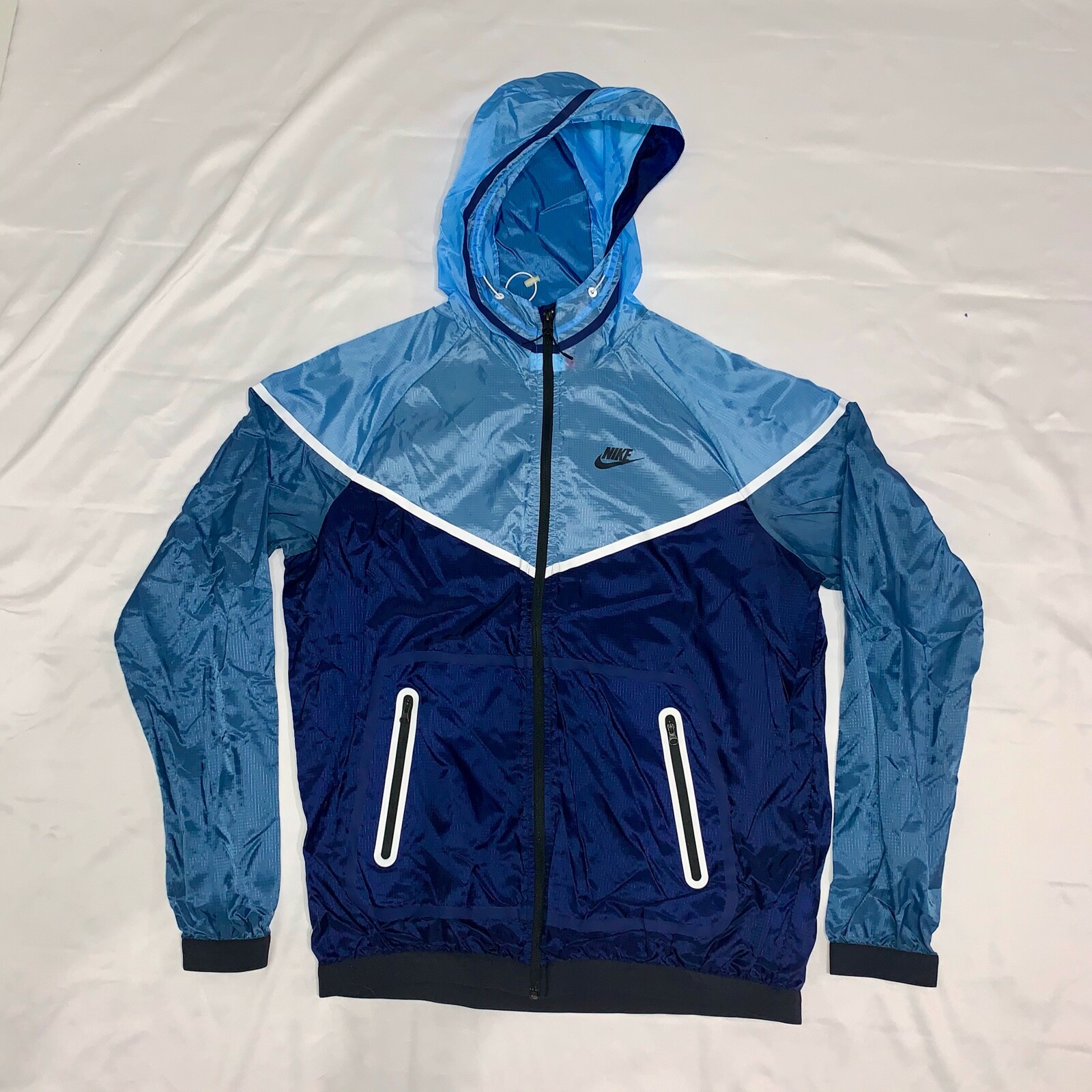 Nike Vintage Rare Tech Windrunner Hyperfuse Jacke… - image 3