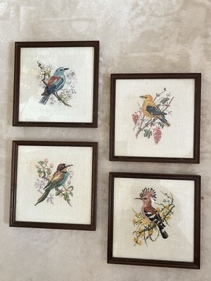 Vintage 1982 Exotische Vögel Kreuzstich gerahmt Set 4 Leinen Holzrahmen