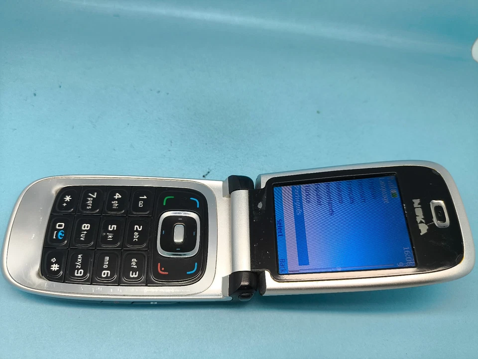 Nokia 6131 Unlocked Mobile Flip Phone - Image 4 of 4