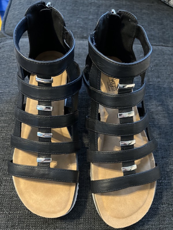 Corkys Women’s Size 9 Caged Animal Gladiator Style Black Silver