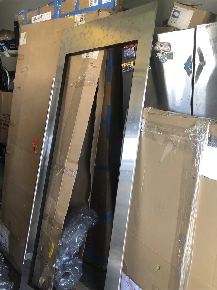 7025344Sub-Zero (Nuevo) Panel de puerta de acero inoxidable con mango profesional y punta de 4" - Derecha Foto 3 de 4