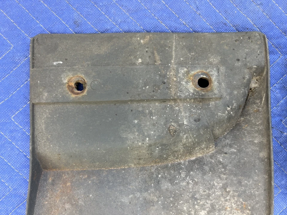 1975-1993 Volvo 240 242 244 245 Front Left & Right Mud Flap Pair OEM #3849E - Image 3 of 4