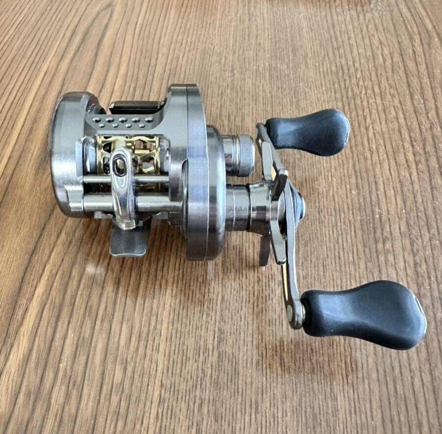 Shimano 17 Calcutta Conquest BFS HG Left Hand Baitcasting Reel 