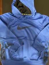 Blue boys size 7 Therma-fit Nike hoodie