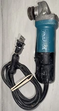 Makita 9557PB 4-1/2" Corded Angle Grinder 7.5 Amps 120 Ships ASAP