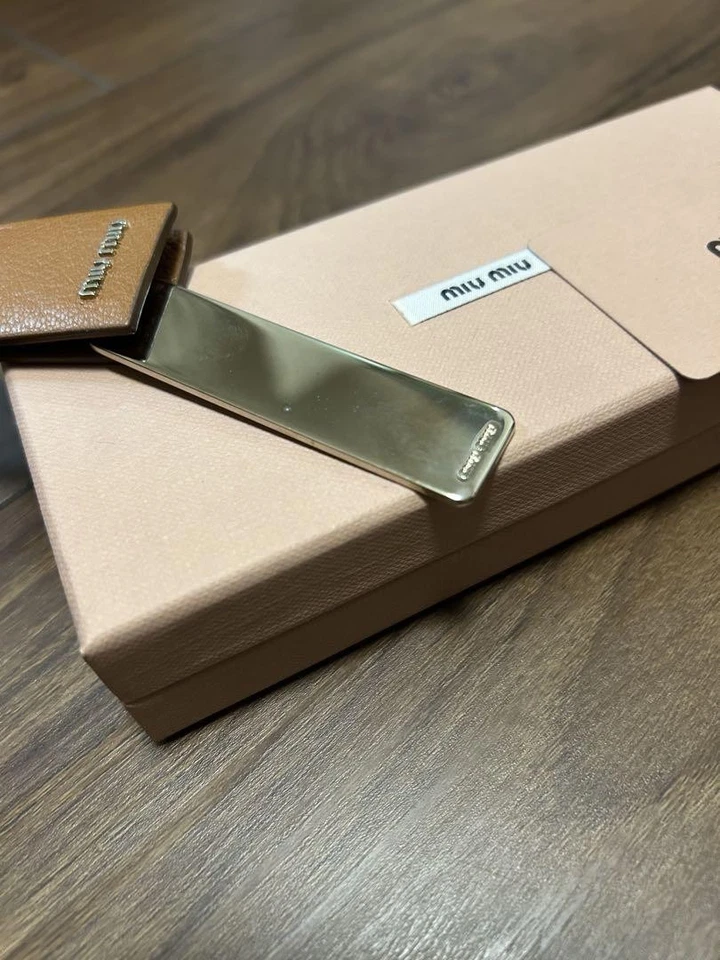 Llavero de cuero marrón MIU MIU Foto 4 de 4