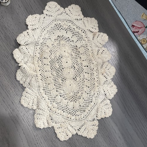 Beautiful Antique Vintage Ecru Handmade Small Doily Table Dresser Topper - Picture 5 of 8
