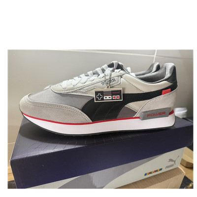 PUMA Future Rider NES Super Mario Sneaker Grau/Schwarz EU 44 380197 01