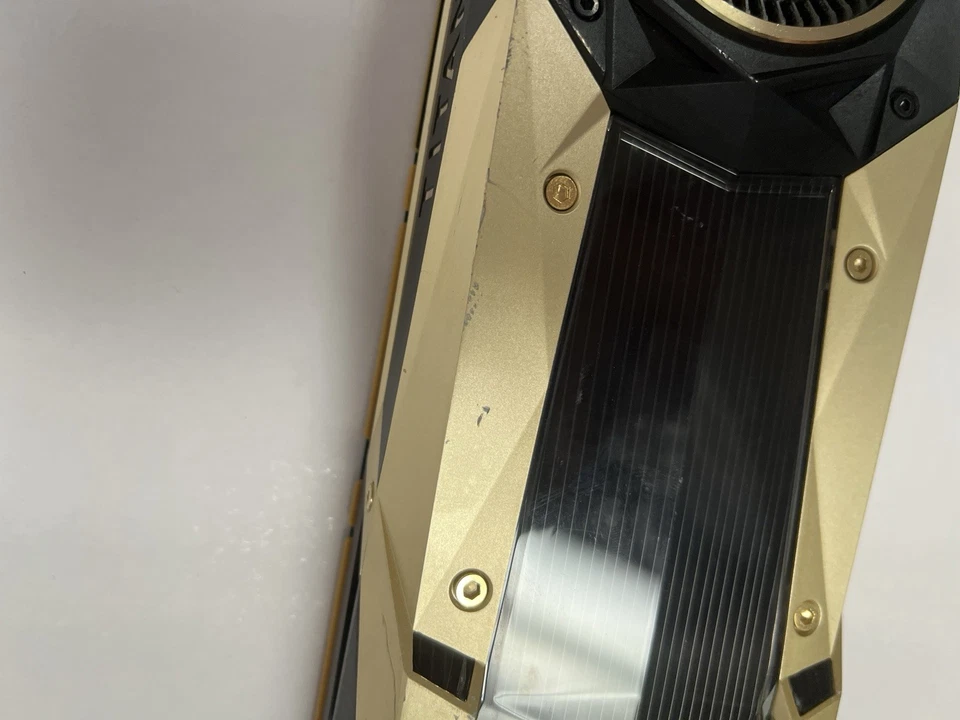 NVIDIA Titan V Volta 12GB HBM2 Video Graphics Card 900-1G500-2500-000 - Image 4 of 4