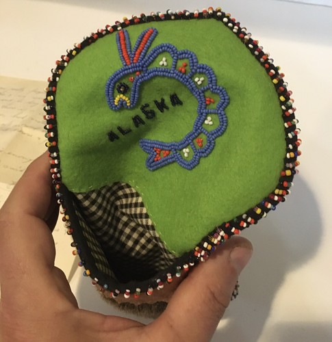 Vintage Inuit Hand Made Beaded Beaver Fur Folk Art Wall Pocket Sewing Caddy Rare - Picture 5 of 12