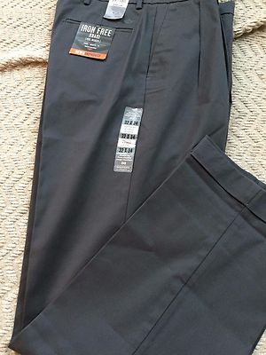 Dockers Iron Free Khaki Pleated 