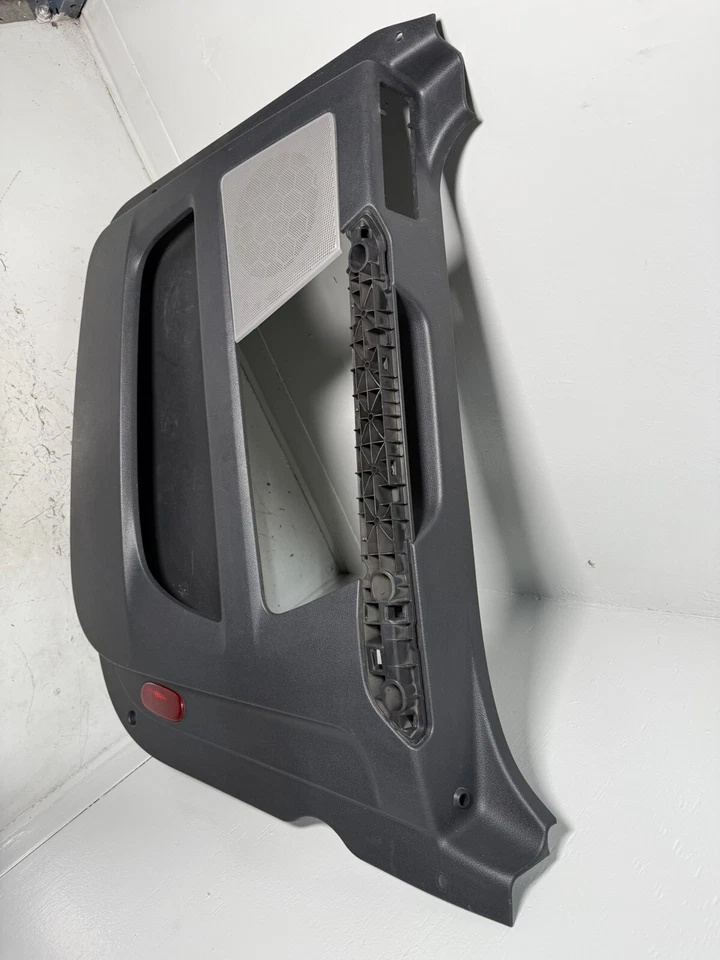 Painel Freightliner 2020 - Acabamento, porta, frente, cinza, lado direito A18-71390-007 - Imagem 2 de 4