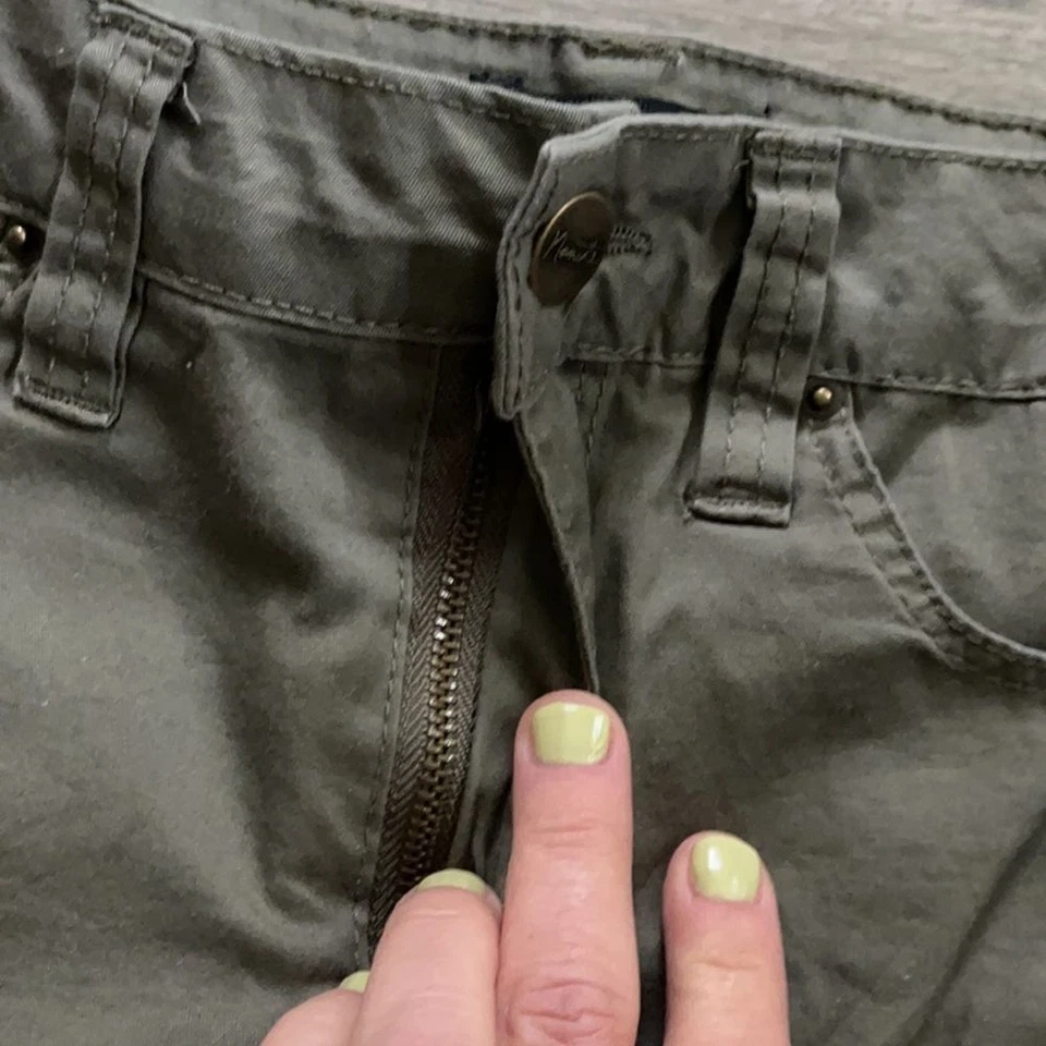 Nanette Lepore boy short olive green womens size 2 - Image 2 of 4