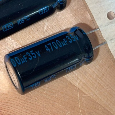 10 Stück - Jamicon TK - 4700 uF 35 V 105 °C -RM 7,5   50 mΩ -30x18mm - Japan NOS