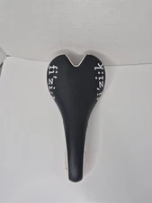 Fi'zi:k Aliante 8 Twin Flex Red On Black Saddle Manganese Rails 